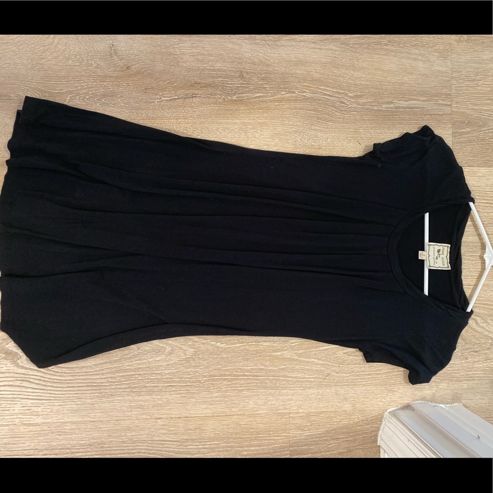 A black pink rose dress